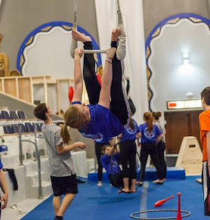 Trapezium - Le Château de Cirque-Fêtes d&